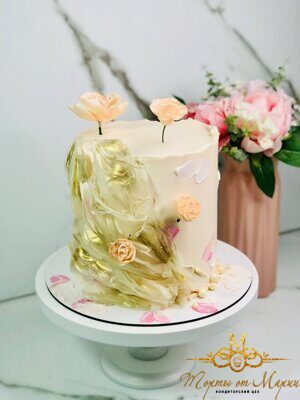 Свадебный торт с золотым парусом