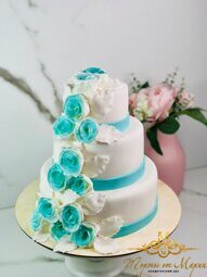 Свадебный торт каскад роз