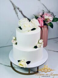 Свадебный торт с молочными розами